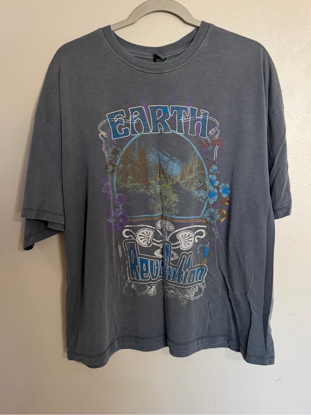 wild fable Slate Gray Earth Graphic Short-Sleeve Tee